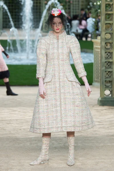 Look 10